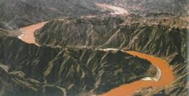 7 - Huang He (Sarı) Nehri, Çin'in Yangtze'den sonra ikinci, dünyanın ise en uzun yedinci nehridir. 5.464 km uzunluğundaki nehir "Çin medeniyetinin beşiği" olarak adlandırılır.