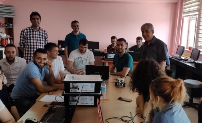 Ahlat’taki öğretmenlere ‘İleri Düzey Robotik Kodlama’ eğitimi