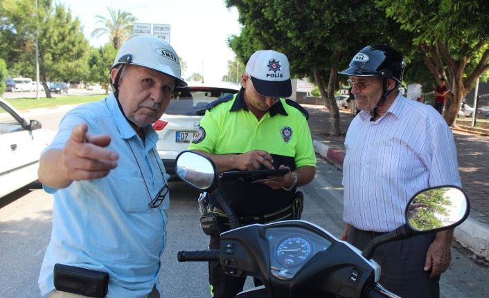 Antalya’da dedelerin trafik cezasından kurtulma hikayesi gülümsetti