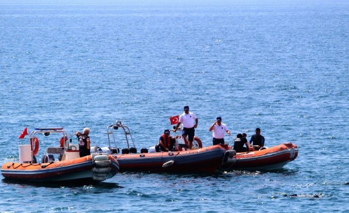 Antalya’da denizde şüpheli cisim polisi alarma geçirdi