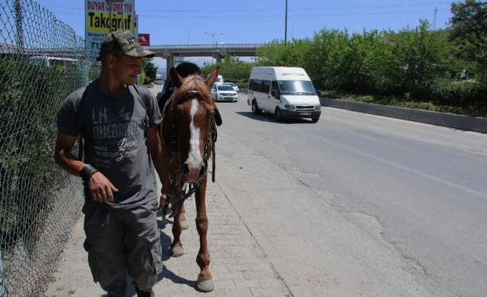 Atıyla beraber askere gitmek için Sivas’tan yola koyuldu