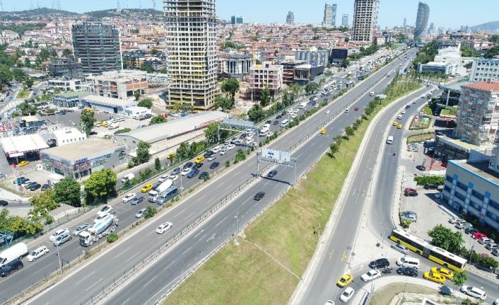 Avrasya Tüneli’nde oluşan trafik yoğunluğu havadan görüntülendi