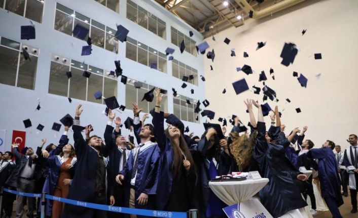 Bartın Üniversitesi 11’inci mezunlarını uğurladı