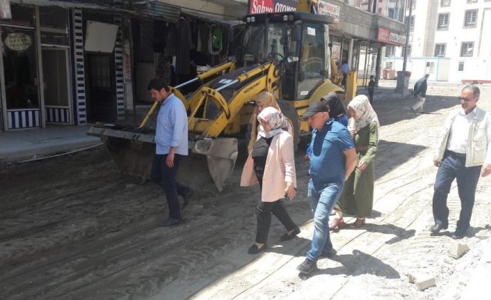 Başkan Çetin, yol yapım çalışmalarını inceledi