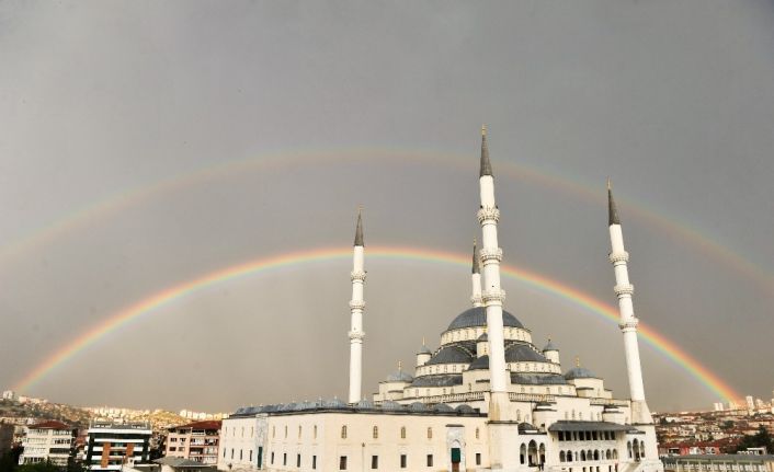 Başkent semalarında renk cümbüşü