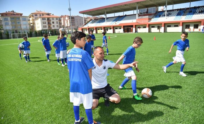 Futbol okuluna kayıtlar devam ediyor