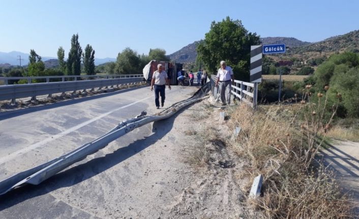 Karpuzlu’da kaza, yolda başka aracın olmaması faciayı önledi