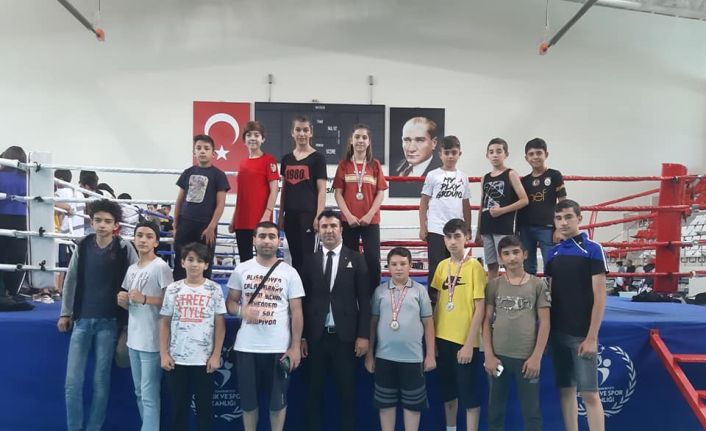 Malatya sporcular muaythai şampiyonasında 5 madalya aldı