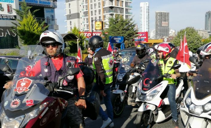 Motosiklet sürücülerinden Binali Yıldırım’a jest