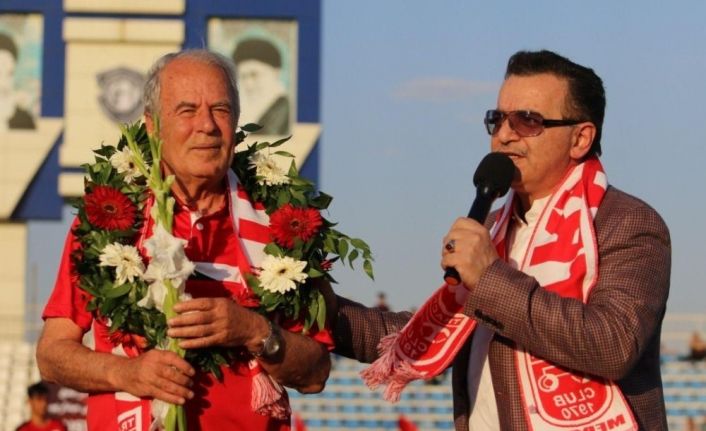 Mustafa Denizli’ye Traktör Sazi ile ilk antrenmanında sevgi seli