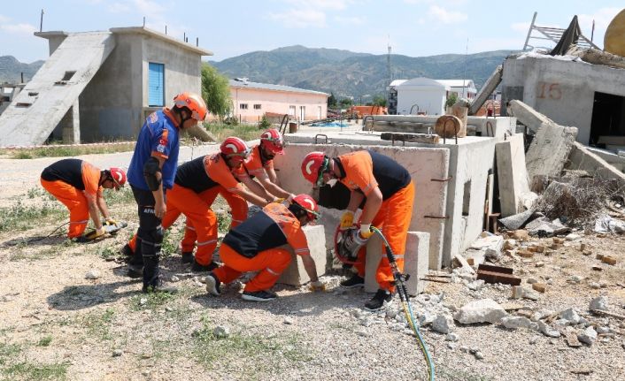 Öğretmenlere arama kurtarma eğitimi verildi