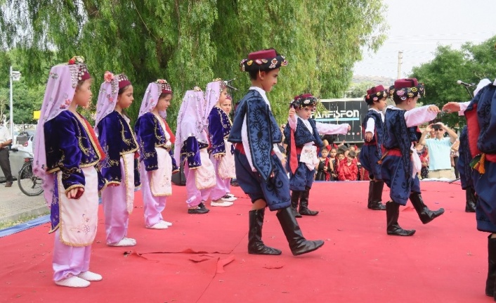 Okul öncesi şenliğinde minikler göz doldurdu