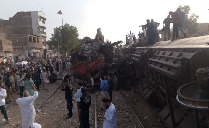 Pakistan’da tren kazası: 3 ölü