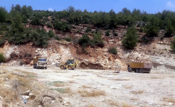 Parmakkurdu Mahallesine yeni bir futbol sahası yapılıyor