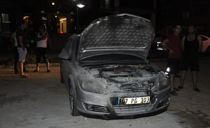 Polis memurunun otomobili kundaklandı