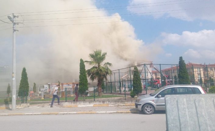 Sakarya’da çatı yangını paniğe neden oldu