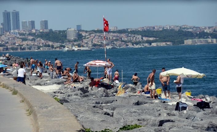 Sıcak hava boğazı plaja çevirdi