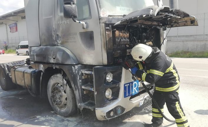 Tırda çıkan yangını itfaiye söndürdü