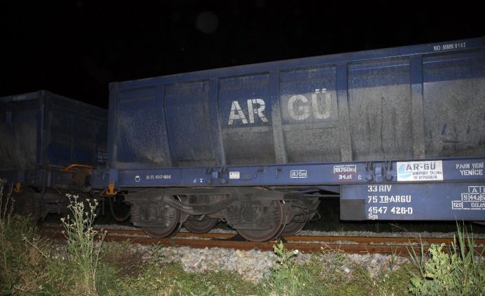 Trenin altında feci şekilde can verdi