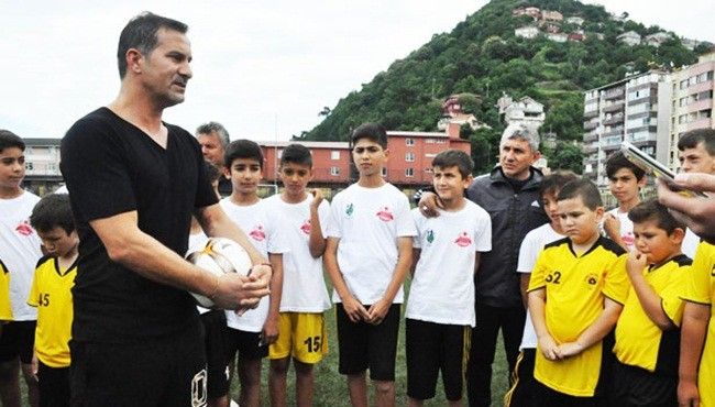 Ünlü futbolcu, isminin verildiği yaz futbol okulunun açılışına gelecek