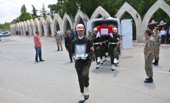 Vefat eden uzman çavuş, son yolculuğuna uğurlandı