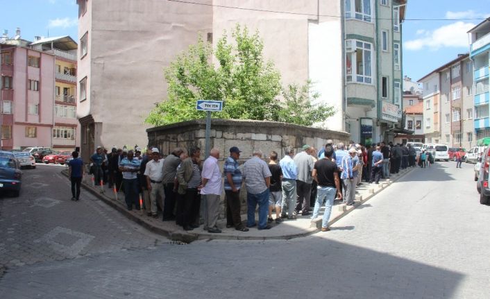 Yazıcıoğlu’nun sevenleri 10 yıldır bıkmadan usanmadan bunu yapıyor