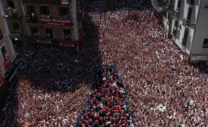 9 gün sürecek geleneksel boğa festivali İspanya’da başladı