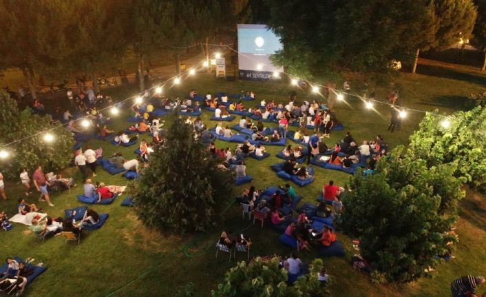 Açık hava sinema günlerinde Kemal Sunal anıldı