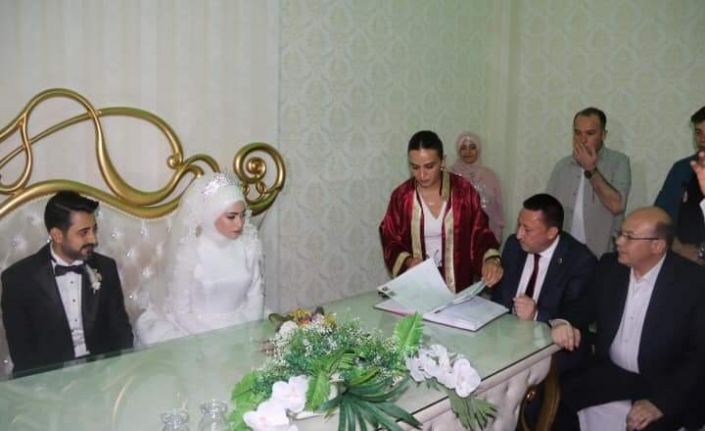 Başkan Beyoğlu nikah şahitliği yaptı