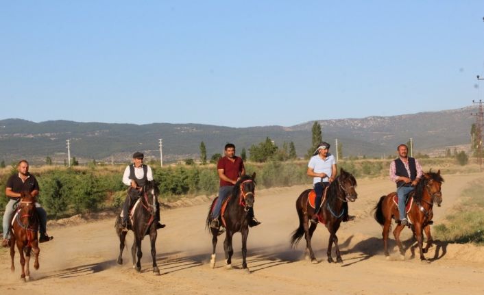 Başmakçı’da rahvan at yarışı hazırlıkları