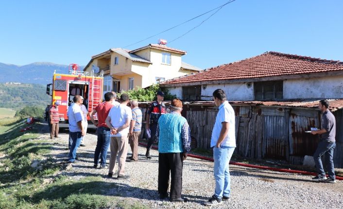 Bolu’da, hindi kümesinde yangın