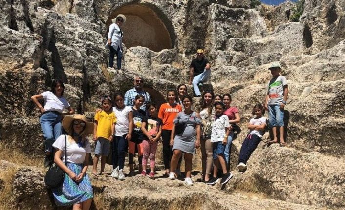 Çocuk evleri çocukları turistik yerleri gezdi