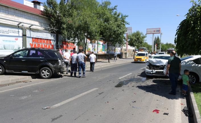 Diyarbakır’da zincirleme trafik kazası: 3 yaralı