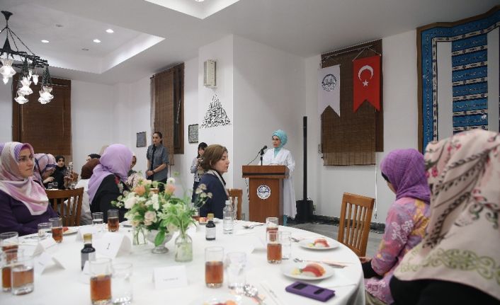 Emine Erdoğan, Tokyo Camii’ni ziyaret etti