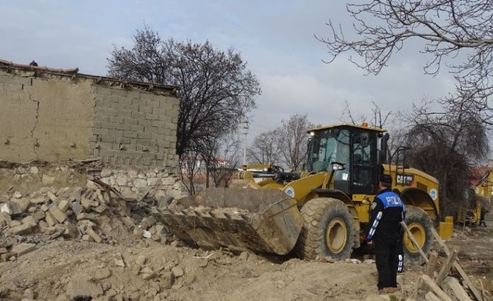 Eskişehir’de metruk binalarla mücadele sürüyor