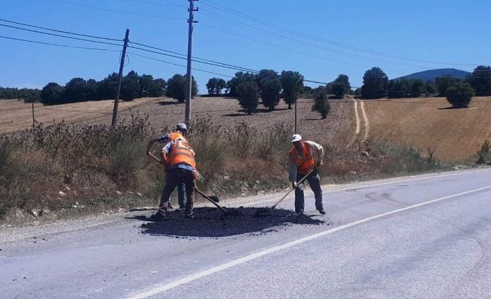 Hisarcık’ta yollara asfalt yama çalışması