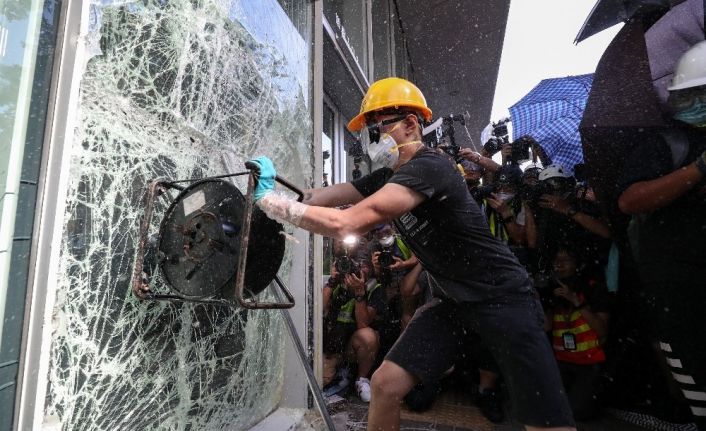 Hong Kong protestolarında tansiyon yükseliyor