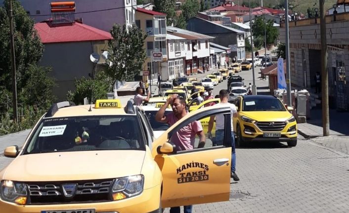 Karlıova’da taksiciler kontak kapattı