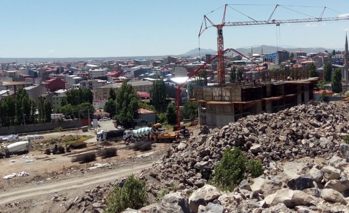 Kars’ta TOKİ konutları yükseliyor