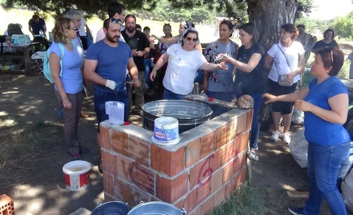 Kazdağları’nda Alman turistler geleneksel zeytinyağı sabunu yapmayı öğrendiler