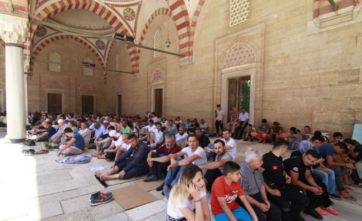 Kırkpınar’ın yiğit pehlivanları Selimiye’yi doldurdu