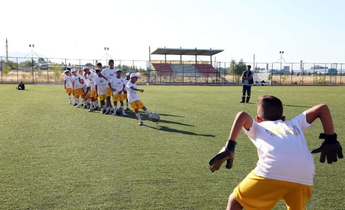 Konya’da 28 ilçede Yaz Spor Okulları eğitimlere başladı