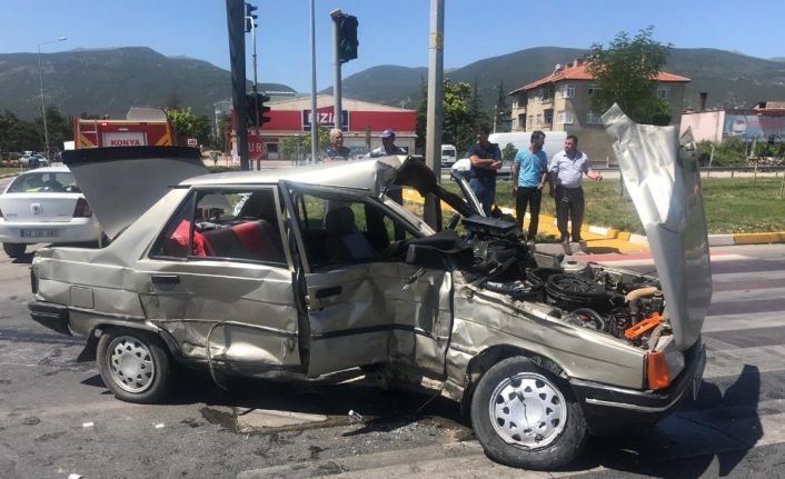 Konya’da tır ile otomobil çarpıştı: 3 yaralı