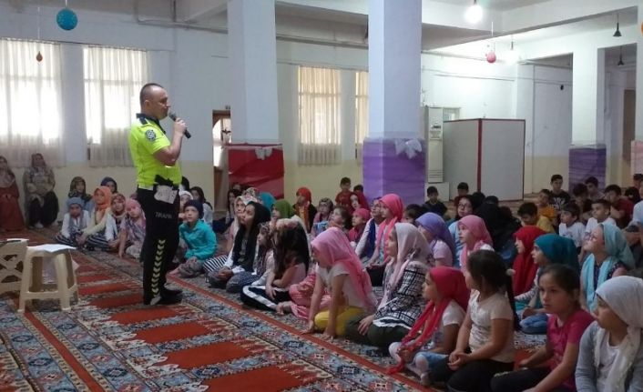 Kur’an kursu öğrencilerine trafik semineri