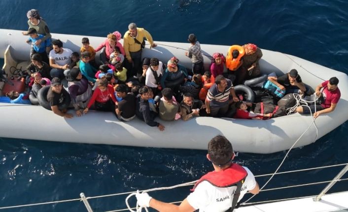 Umuda yolculuğa çıkan Suriyeli bebek, Sahil Güvenlik tarafından kurtarıldı