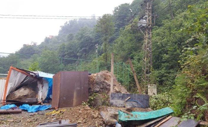 Uzungöl yolu üzerinde bulunan kayalar temizlendi