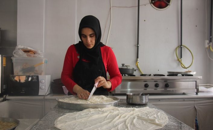 3 çocuk annesinin, "Ev yapımı baklavası" ek gelir kapısı oldu