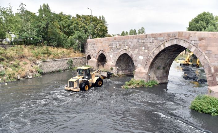 ASKİ’den kurban atıkları temizliği