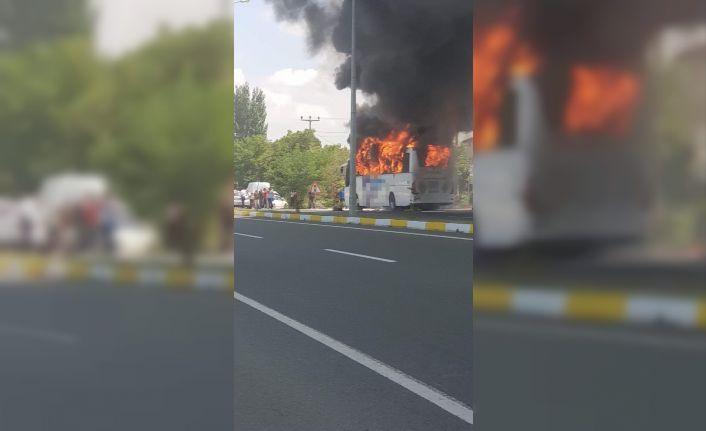 Balıkesir’de yolcu otobüsü alev aldı