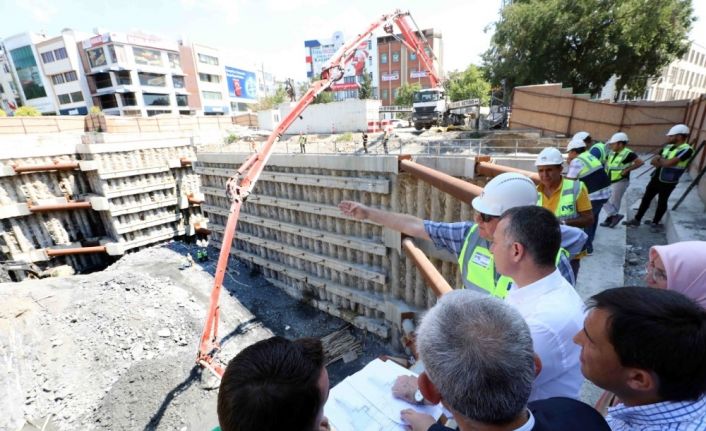 Başkan Büyükakın, metro çalışmalarını yakından takip ediyor